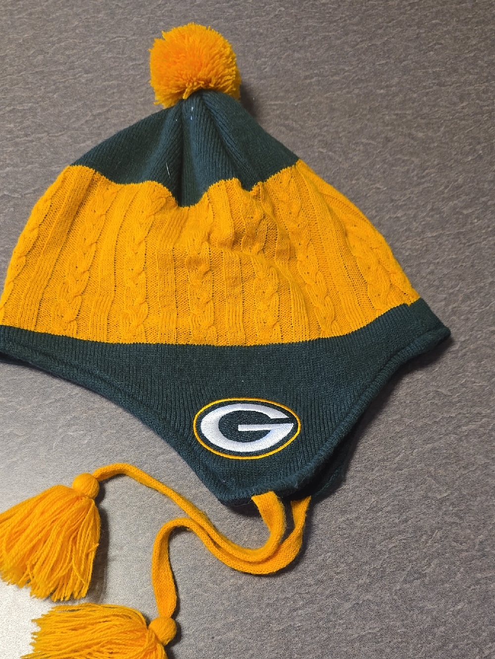 NFL PackerGreen & Yellow Womens Earflap Pom-Pom Beanie with Team Green Bay Patch